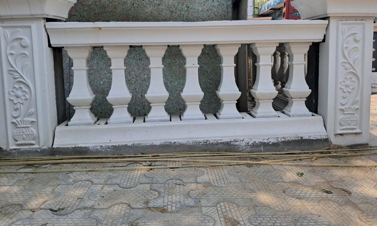 Carved-Pillar Balustrade (full set)