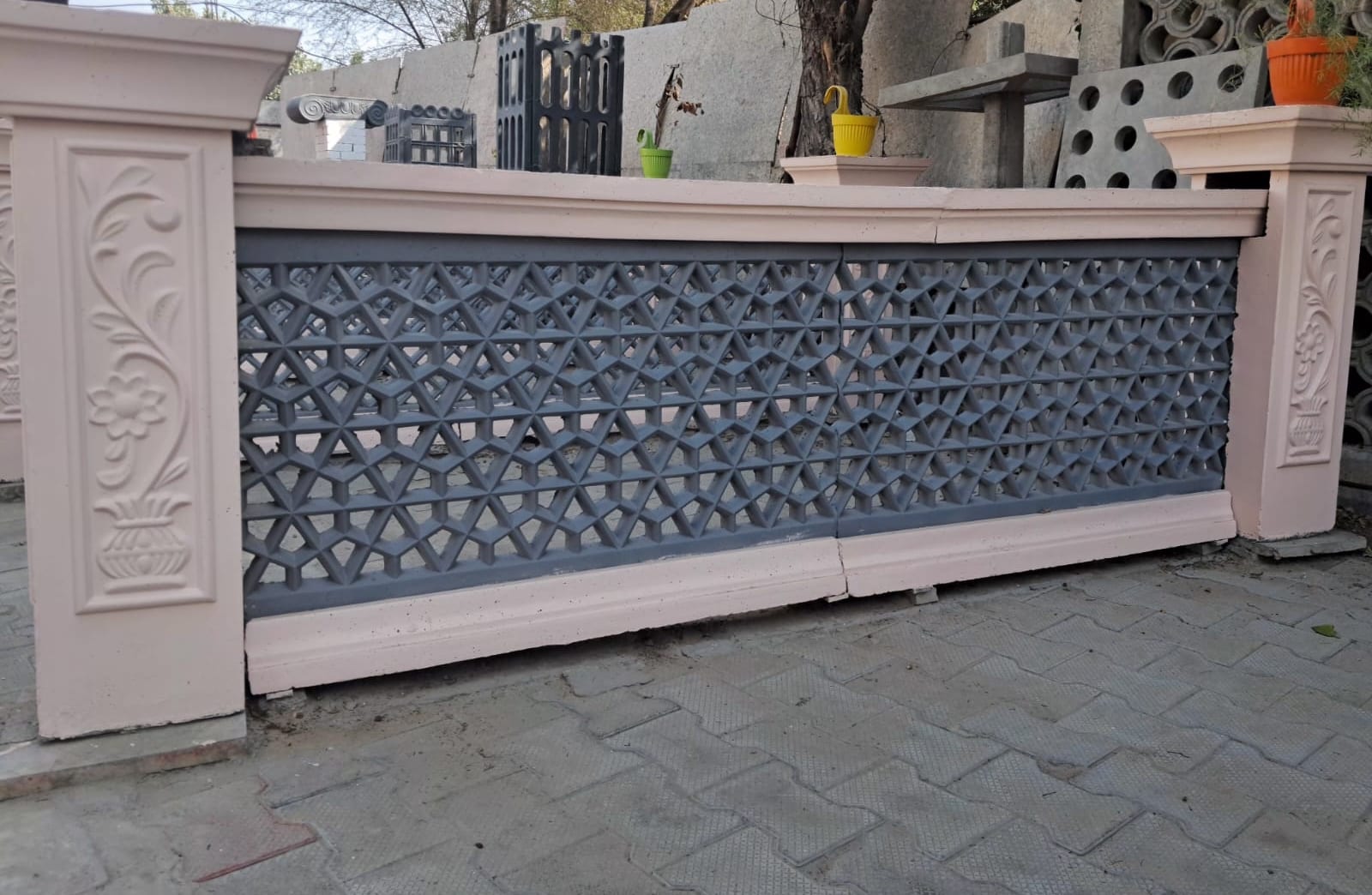 Geometric Star Boundary Wall